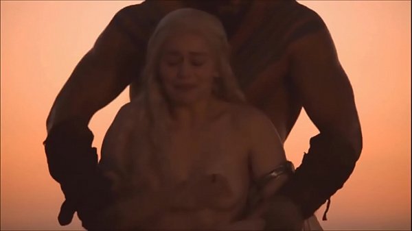 Emilia Clarke sex in Game of Thrones