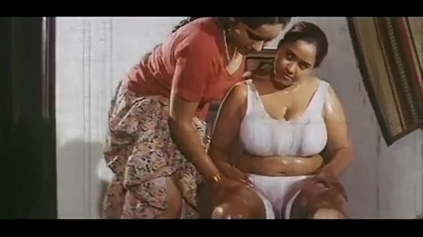 Bgrade actress Sharmile takes Oil Massage