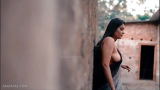 Bhabhi in saree with huge boobs