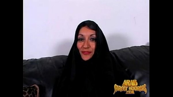 Arab Milf giving blowjob