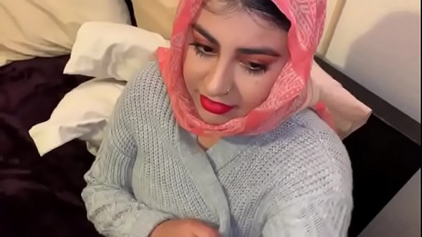 Arabian beauty giving blowjob…