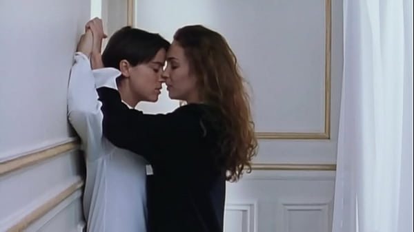Angie Everhart & Agathe De La Fontaine nude Scenes
