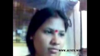 Desi Randi Aunty showing tits