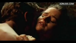 Joey King nude in Park (Looped)