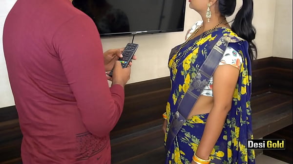 Indian Bhabhi Giving blowjob to TV Mechanic