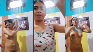 Hot Bangladeshi Girl nude shower boobs show