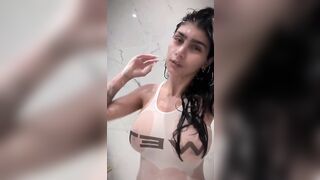 Mia Khalifa Topless Shower Live