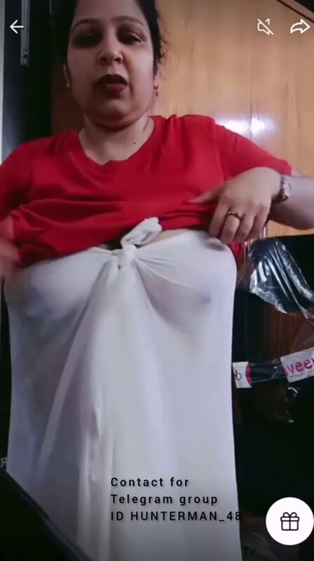 Big Boobs Aunty Showing Boobs In Transparent Clothes On Tango