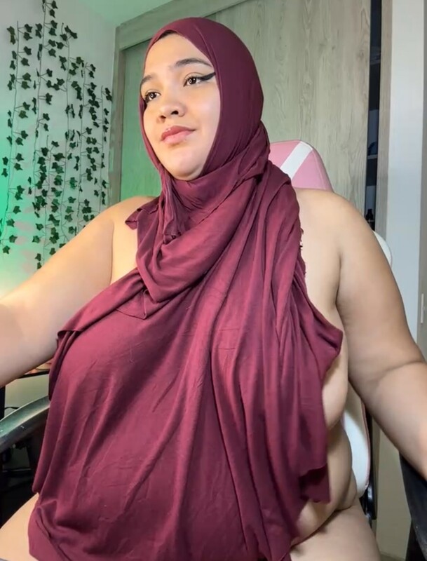 Arab bbw Milf teasing her big boobs