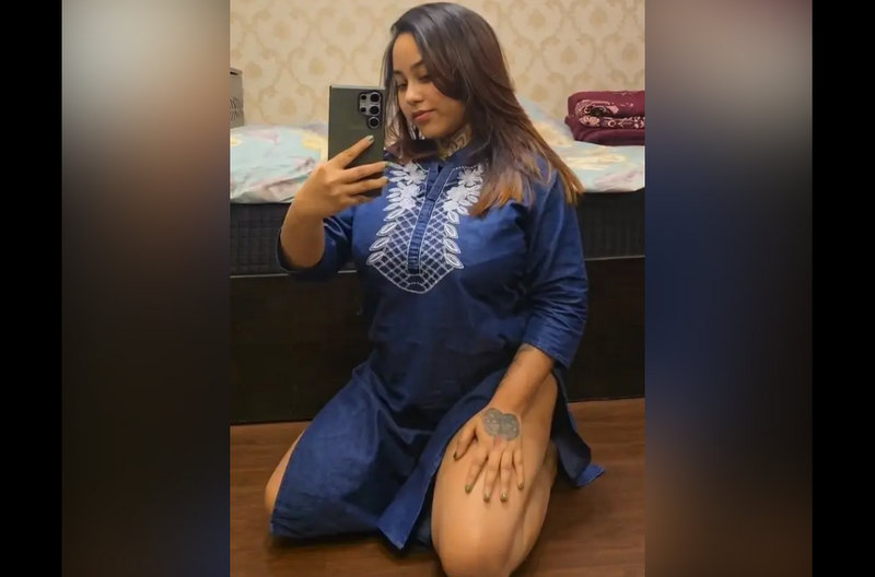 Stellaperks nude leaked melts ice on her big boobs and wet pussy