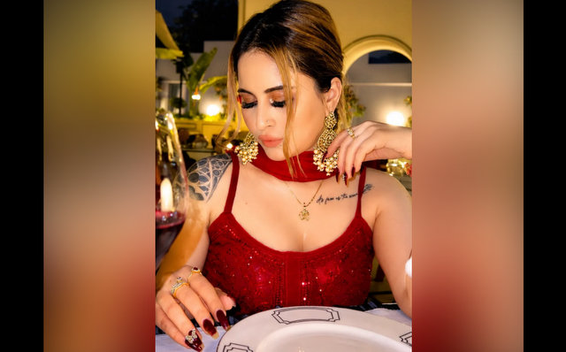 Mansi aka Magician Girl Nude On Tango Live Teasing & Showing Boobs To Fans