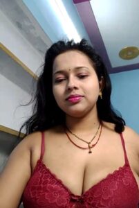 Bhabhi no-1 nude leaked teasing big boobs & ass on Strip chat