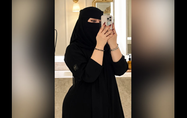 Hot Hijabi Girl Nude Streaming Live Pressing Huge Boobs and Showing Off Her Phat Ass